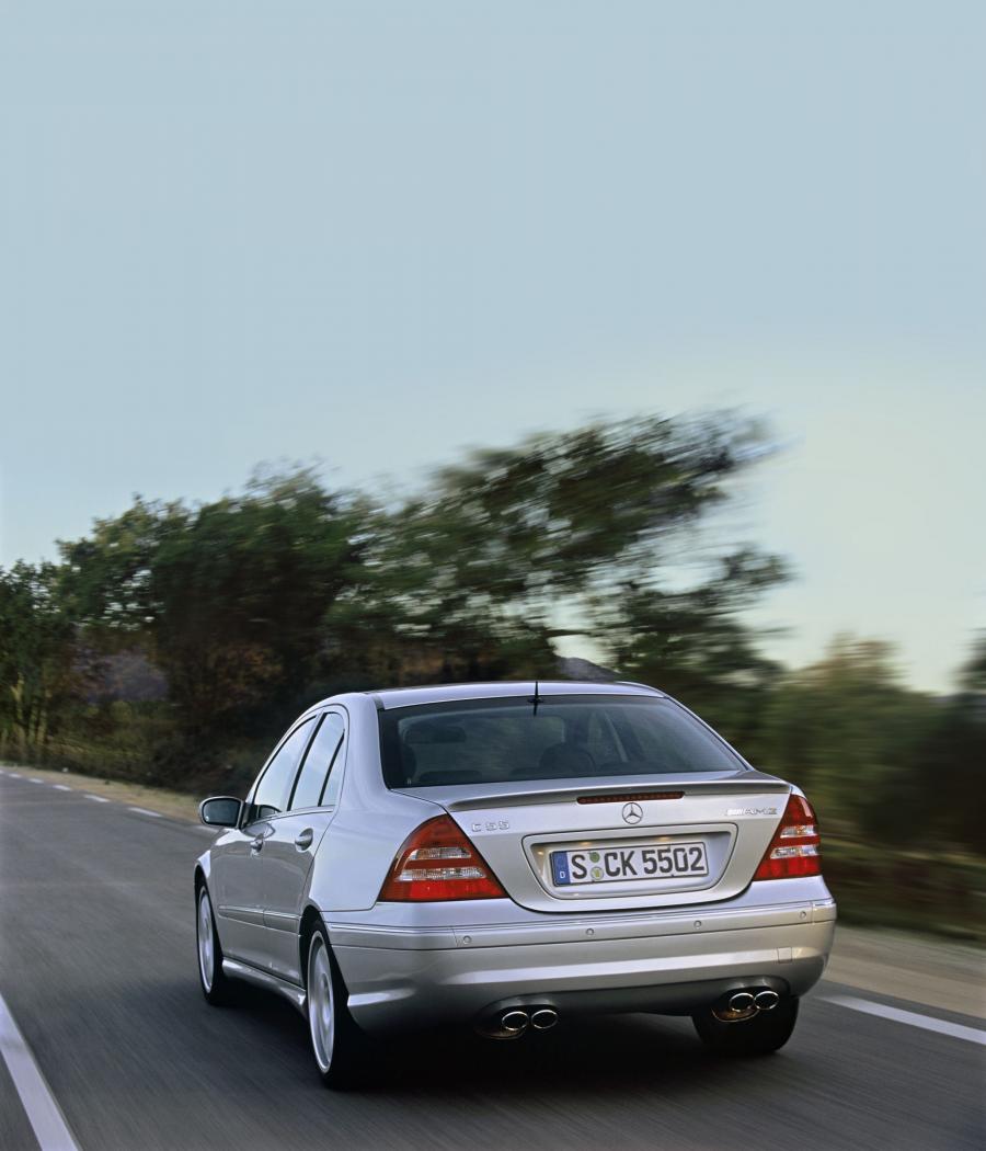  Mercedes-Benz C55 AMG 2005 года  (фото 16 из 37)